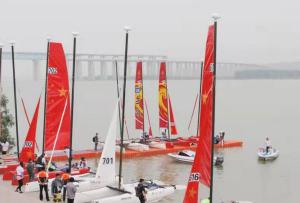 競(jìng)帆黃河！首屆三門(mén)峽“黃河船奇”帆船公開(kāi)賽起航